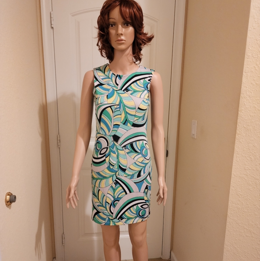 Versatile Sleevless short dress.